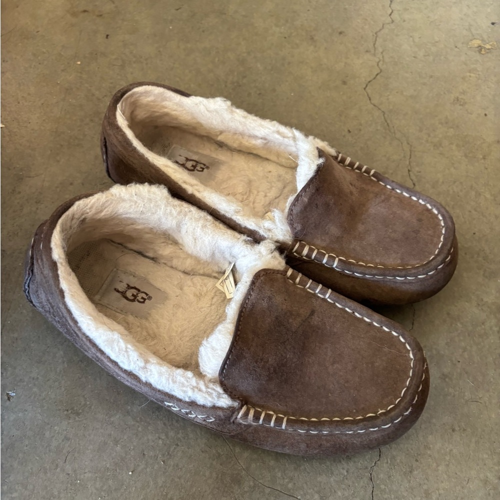 Ugg Women’s Sz 7 Brown Suede Moccasin Slippers